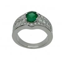 bague sertie d'une emeraude de 1,18 carat et de 1,20 carat de diamants bague sertie d'une emeraude de 1,18 carat et de 1,20 carat de diamants