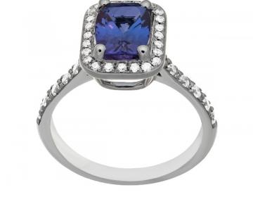 Bague en or  18 carats sertie d'une tanzanite pesant 1,48 caratet de diamants.