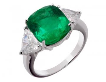 BAGUE  EMERAUIDE 3,96 CARATS