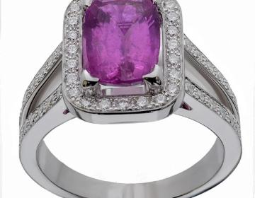 Bague saphir rose pesant 3,18 carats et  de 0,52 carat de diamants 