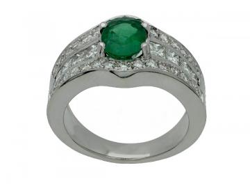 bague sertie d'une emeraude de 1,18 carat et de 1,20 carat de diamants