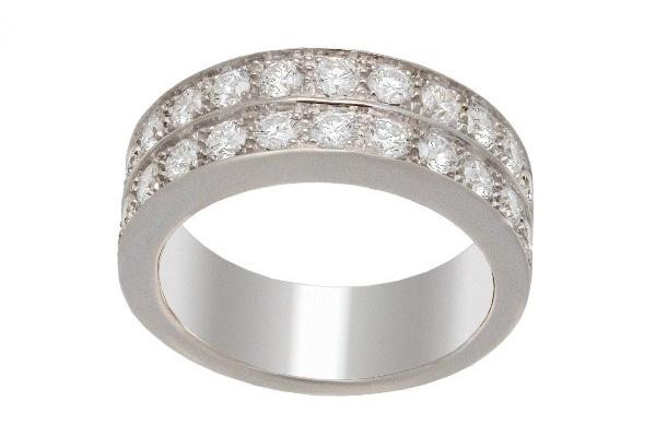 Bague 2 rangs, en or 18 carats diamants serie de 1,17 carat de diamants