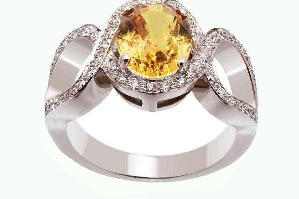 Bague or 18 carats sertie unvsaphir jaune pesant 3,00 carats