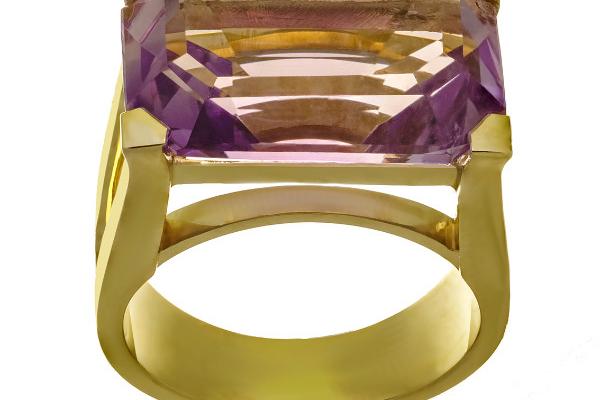 bague en or jaune 18 carats sertie d'une amethyste rectangulaire