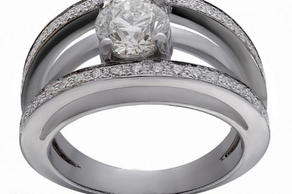 BAGUE SOLITAIRE DIAMANTS SERTI D'UN DIAMANT CENTRAL DE 0,92 CARAT