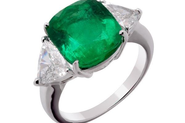 BAGUE  EMERAUIDE 3,96 CARATS