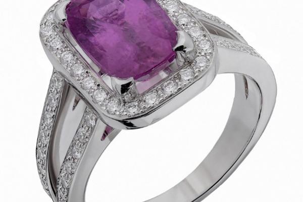 Bague saphir rose pesant 3,18 carats et  de 0,52 carat de diamants 