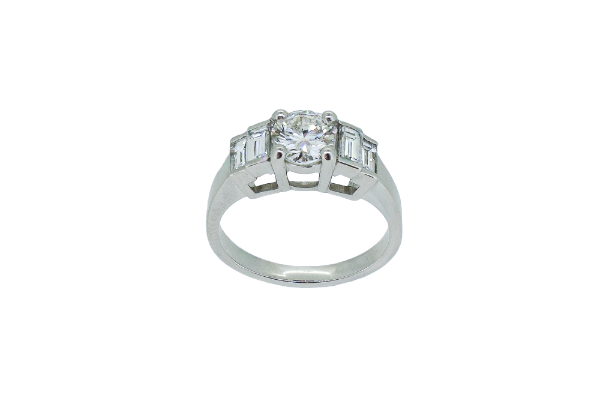 Bague de fiançailles en or blanc 18 carats sertie de 5 diamants
