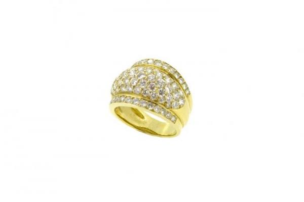 BAGUE  EN OR 18 CARATS? PESANT 10 GRAMMES ET SERTIE D'ENVIRON 3 CARATS DE DIAMANTS