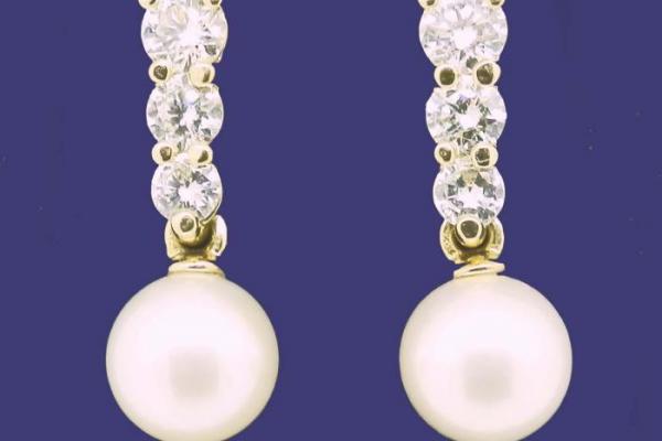 Boucles d'oreilles perles de culture et diamants en or 18 carats