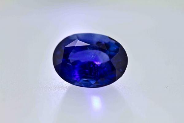 Saphir 6.75 Carats du SRI LANKA certifié CGL