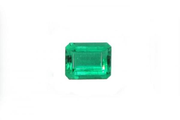 Emeraude vivid color 1.26 carats certifiée CGL