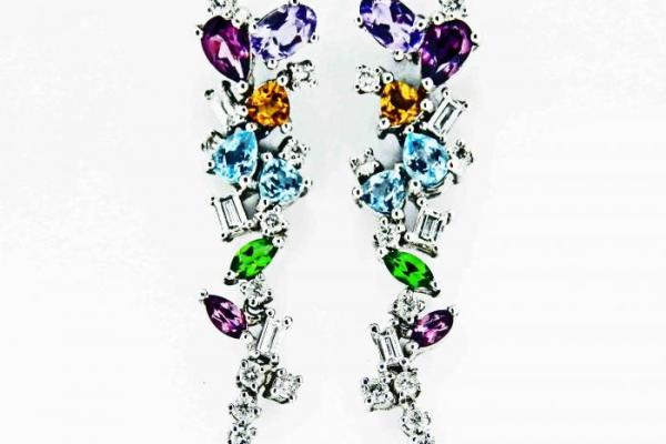 Boucles d'oreilles or blanc et pierres de couleur