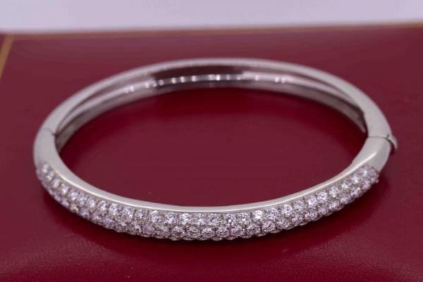 Bracelet jonc serti de diamants