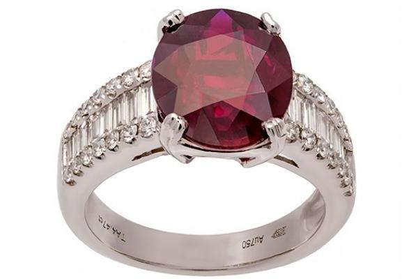 Bague rubis ovale non chauffé et diamants