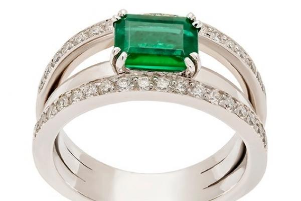 Bague émeraude taille Emeraude pesant 1,38 ct et 0,67 carat diamants