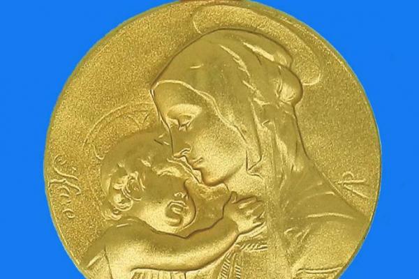 VIERGE A L'ENFANT en or 18 carats d'un diamètre de 20 millimètres