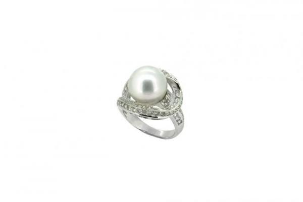 Bague perle blanche et diamants