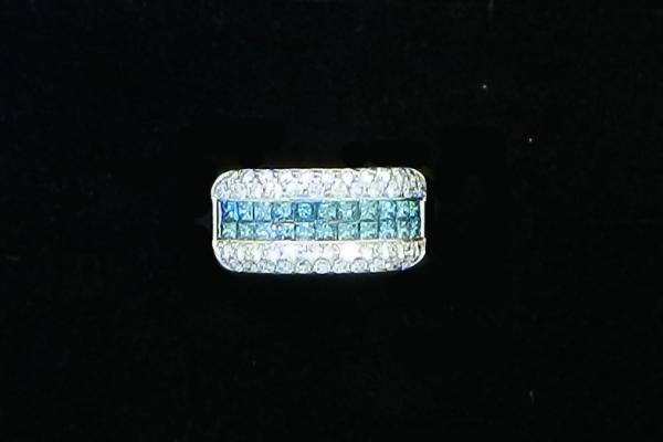 Bague jonc diamants bleus