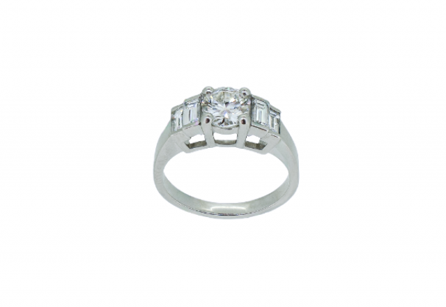Bague de fiançailles en or blanc 18 carats sertie de 5 diamants