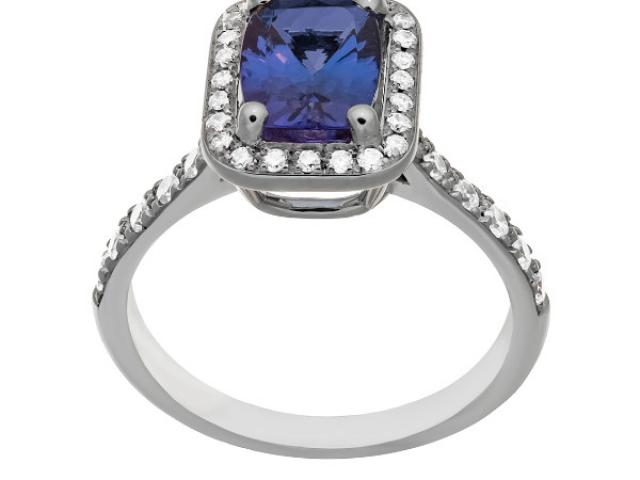 Bague en or  18 carats sertie d'une tanzanite pesant 1,48 caratet de diamants.