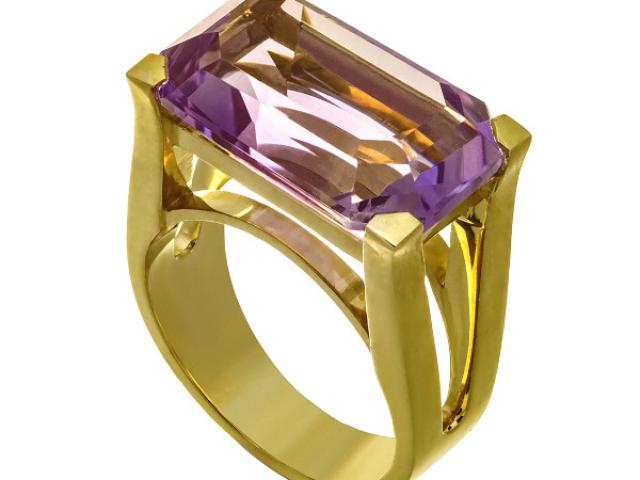 bague en or jaune 18 carats sertie d'une amethyste rectangulaire