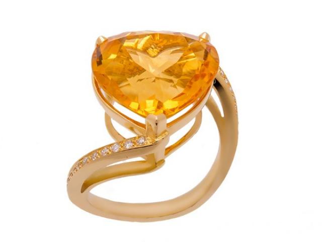 bague en or jaune 18 carats sertie d'une citrine et de diamants Or-Gemmes