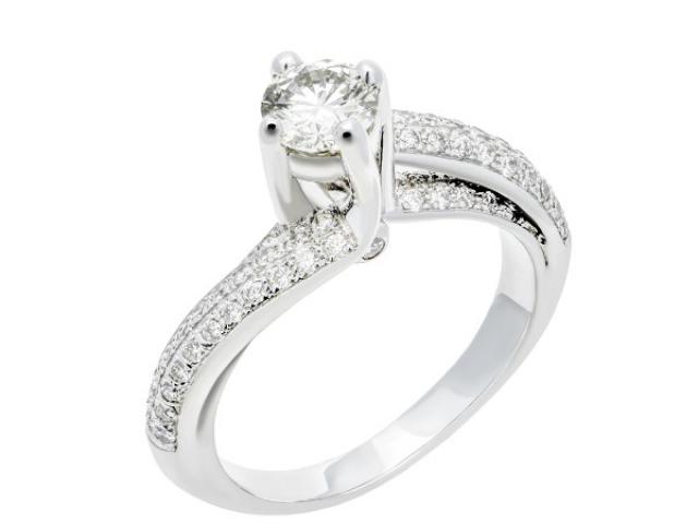 Bague solitaire diamants en or 18 carats sertie d'un diamant central de 0,40 carat 