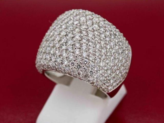 Bague jonc sertie de 3.89 carats de diamants