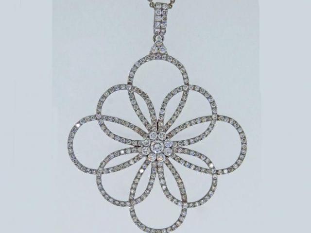 Pendentif rosace diamants