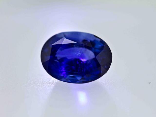 Saphir 6.75 Carats du SRI LANKA certifié CGL