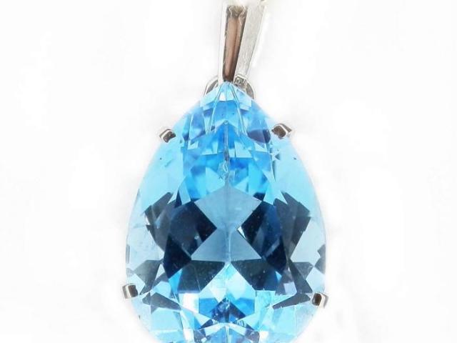 pendentif topaze bleue