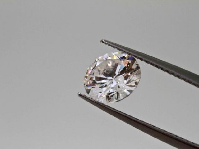 diamant rond 1.5 carats D VVS1 certifié par le LABORATOIRE HRD
