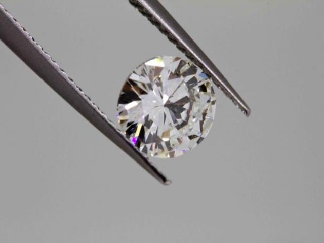 diamant 2 carats G VS2 certifié par le LABORATOIRE HRD