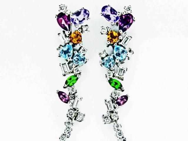 Boucles d'oreilles or blanc et pierres de couleur