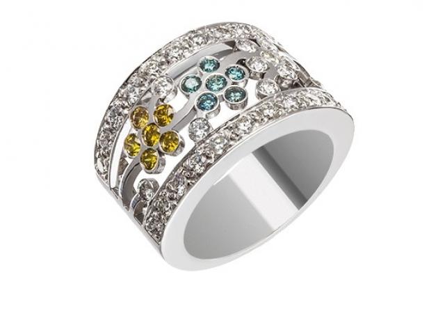 Bague large diamants de couleur