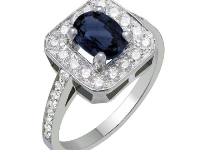 Bague or blanc 18 carats saphir entourage diamants